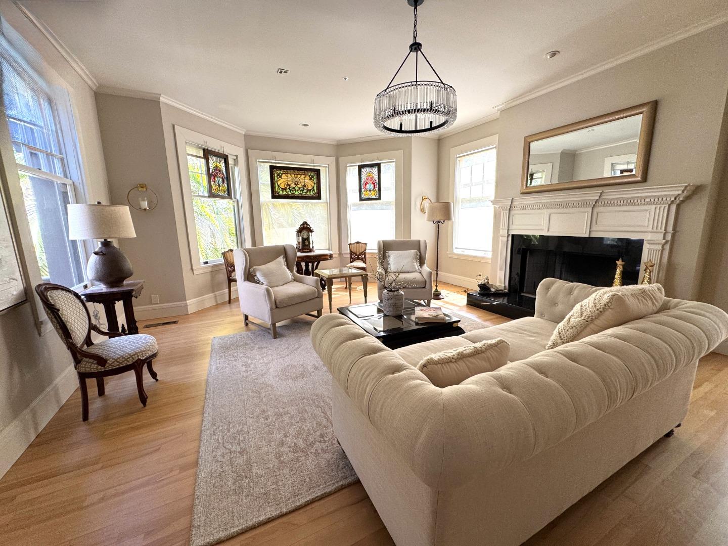 Detail Gallery Image 3 of 22 For 18490 Withey Rd, Monte Sereno,  CA 95030 - 5 Beds | 2/1 Baths