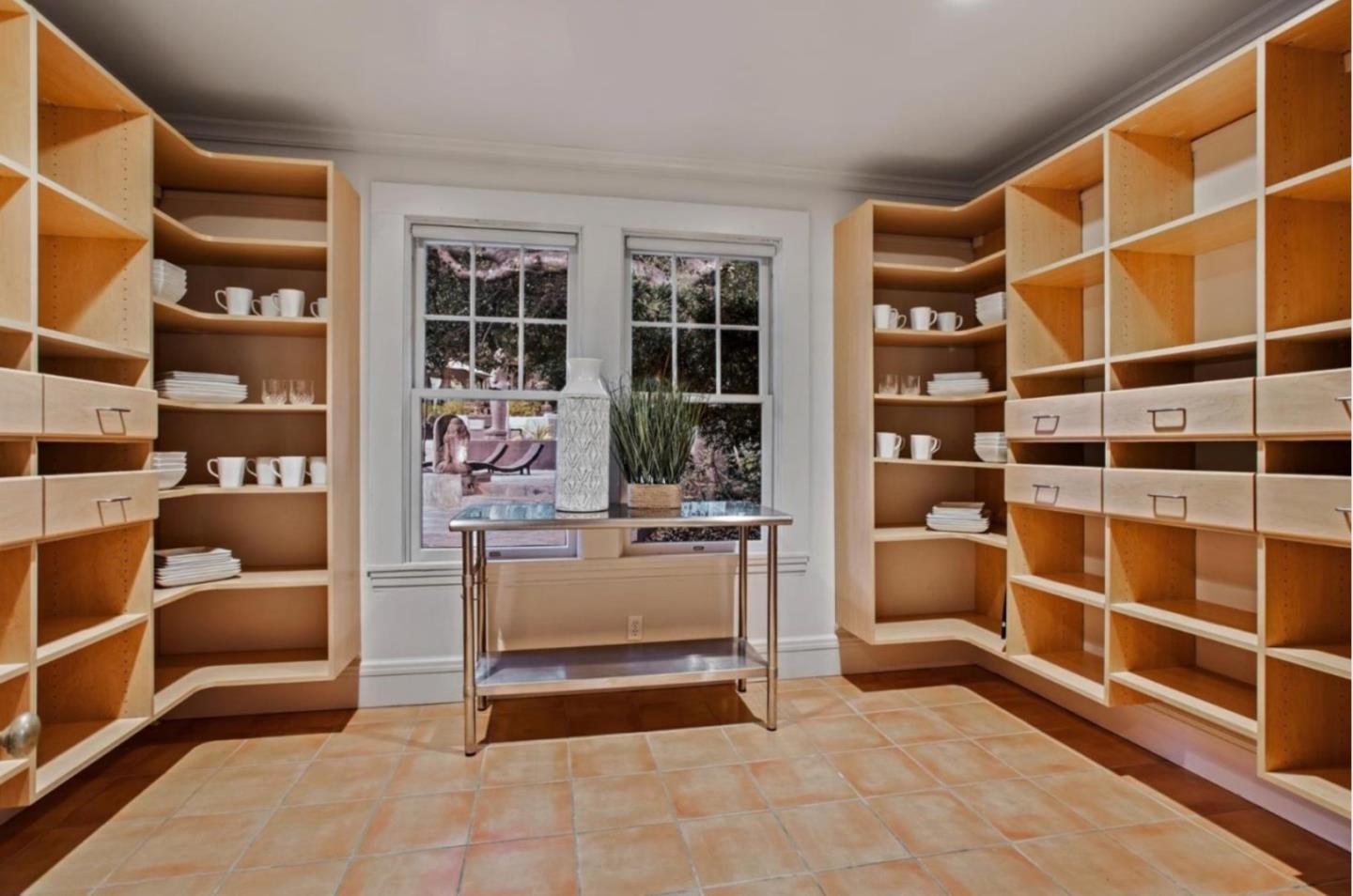 Detail Gallery Image 6 of 22 For 18490 Withey Rd, Monte Sereno,  CA 95030 - 5 Beds | 2/1 Baths