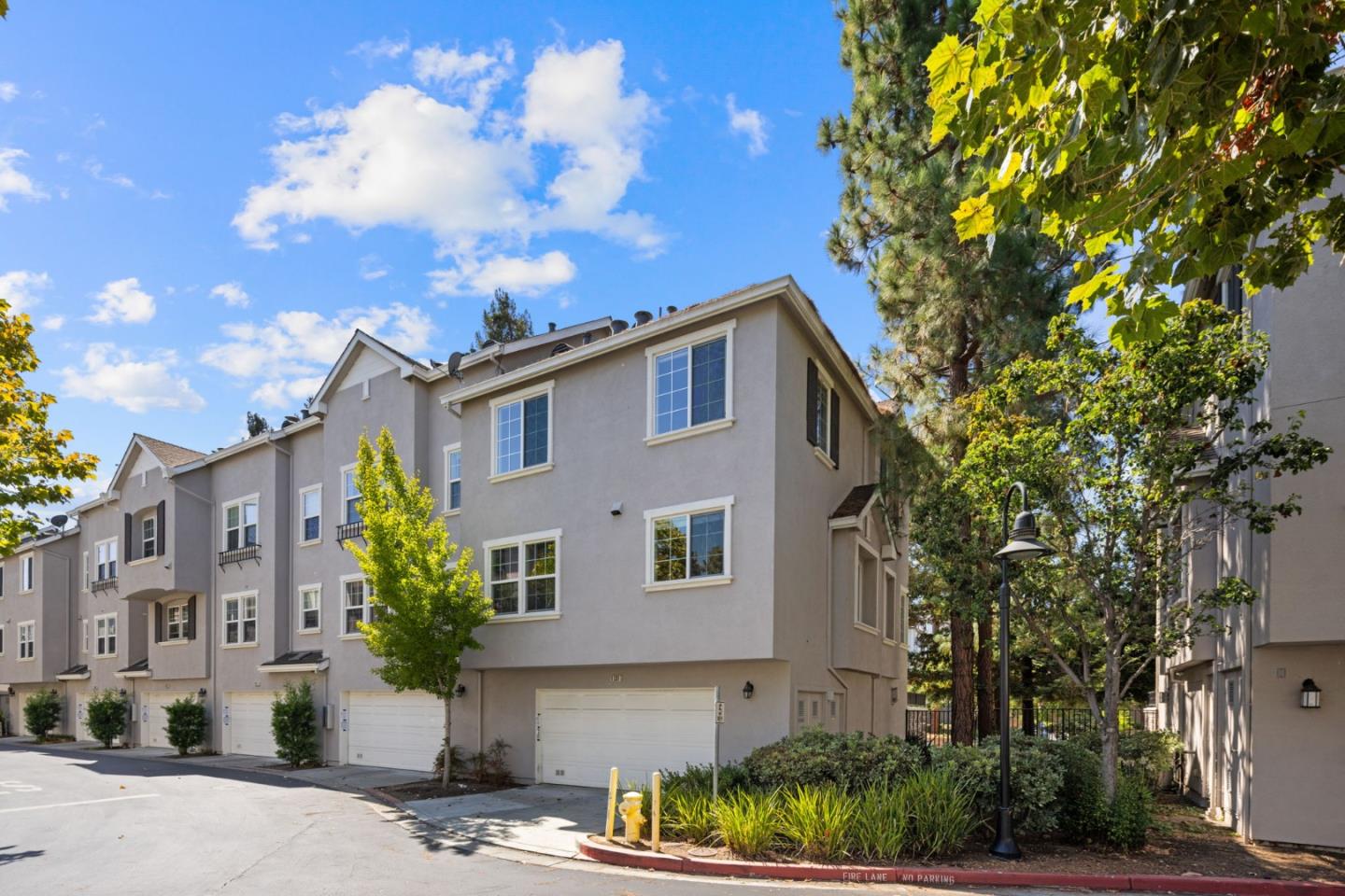 Detail Gallery Image 11 of 55 For 1131 Munich Ter, Sunnyvale,  CA 94089 - 4 Beds | 3 Baths