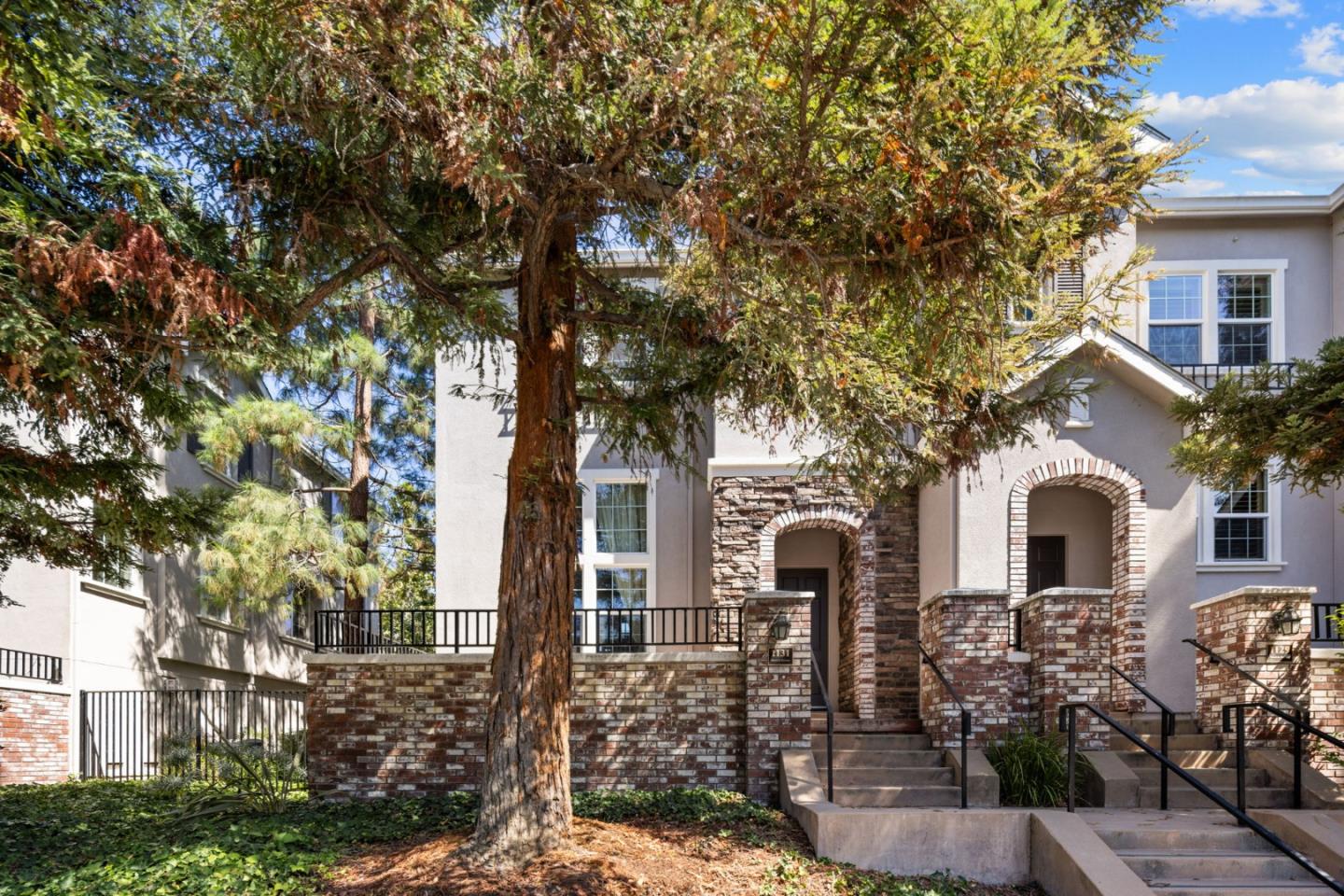 Detail Gallery Image 2 of 55 For 1131 Munich Ter, Sunnyvale,  CA 94089 - 4 Beds | 3 Baths