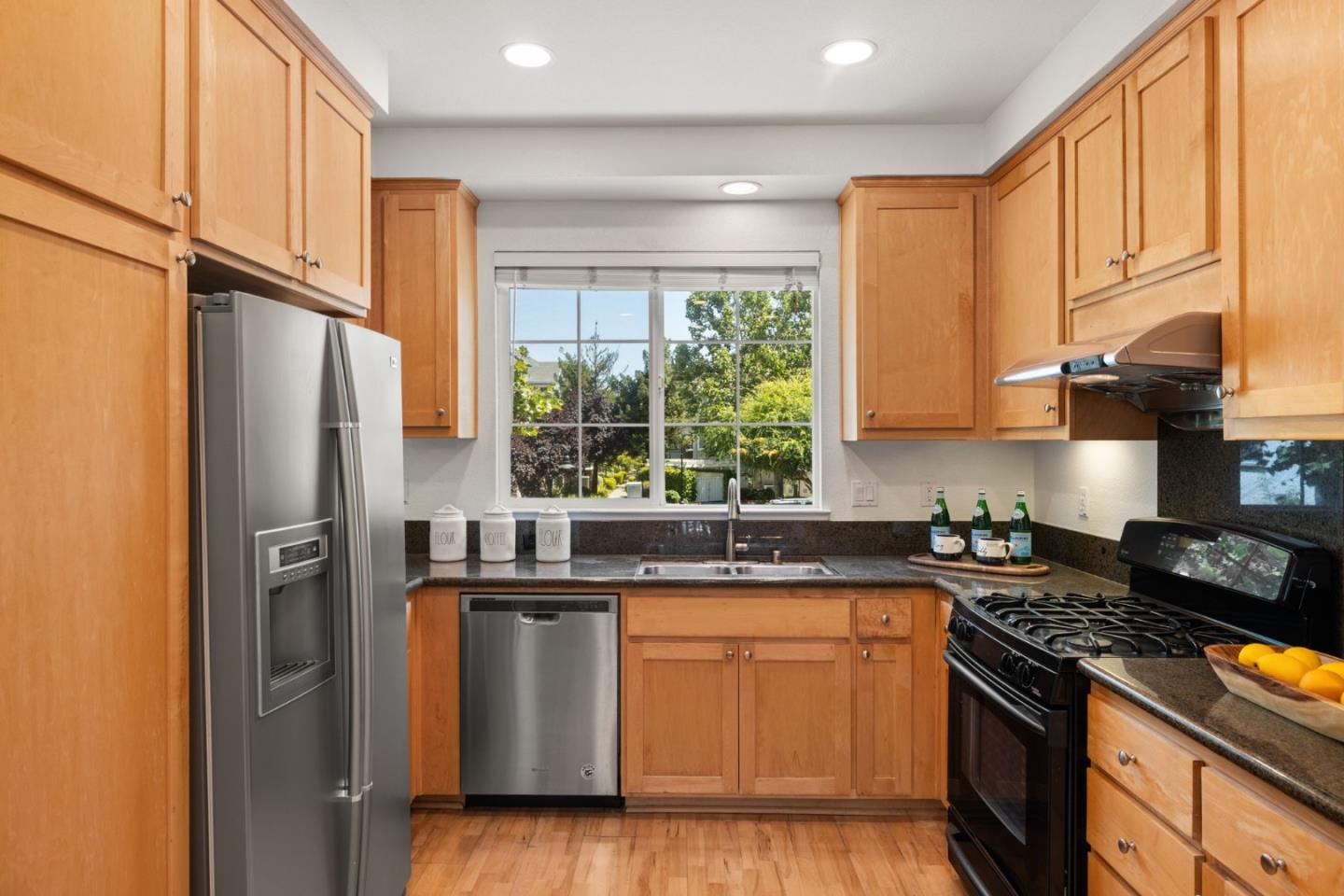 Detail Gallery Image 23 of 55 For 1131 Munich Ter, Sunnyvale,  CA 94089 - 4 Beds | 3 Baths