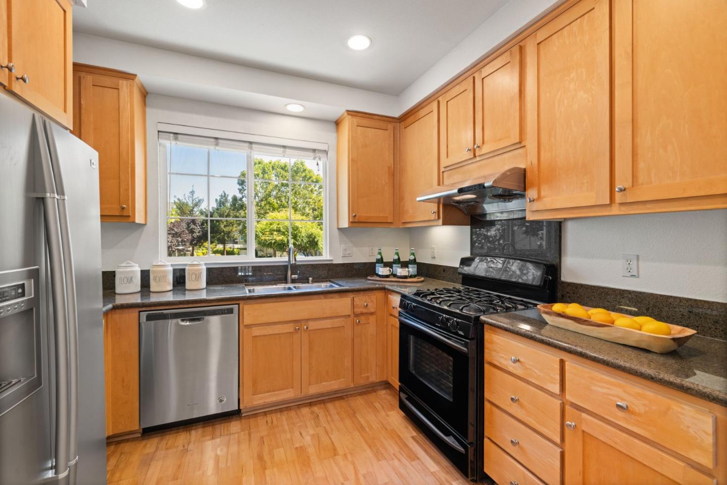 Detail Gallery Image 25 of 55 For 1131 Munich Ter, Sunnyvale,  CA 94089 - 4 Beds | 3 Baths