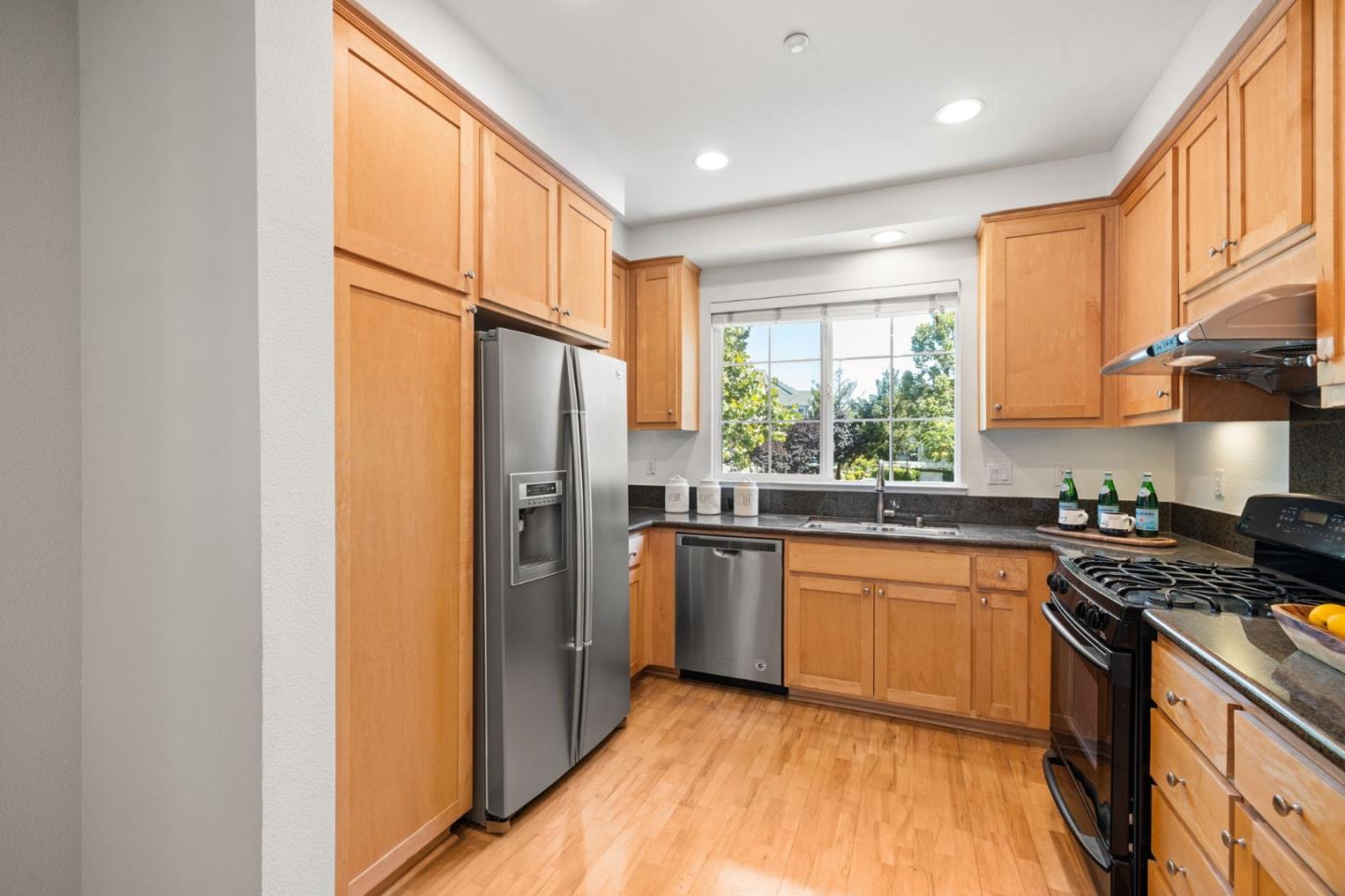 Detail Gallery Image 26 of 55 For 1131 Munich Ter, Sunnyvale,  CA 94089 - 4 Beds | 3 Baths