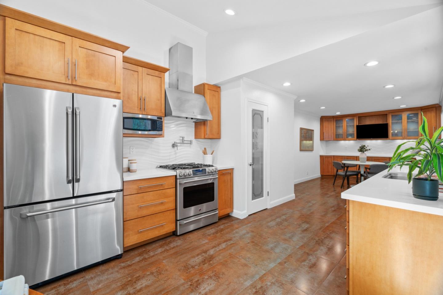 Detail Gallery Image 11 of 37 For 1214 North Rd, Belmont,  CA 94002 - 3 Beds | 3 Baths