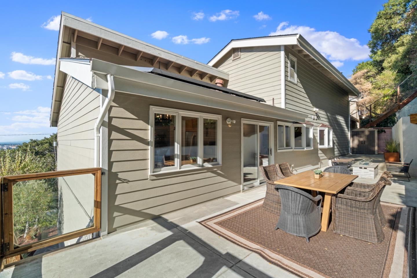 Detail Gallery Image 14 of 37 For 1214 North Rd, Belmont,  CA 94002 - 3 Beds | 3 Baths