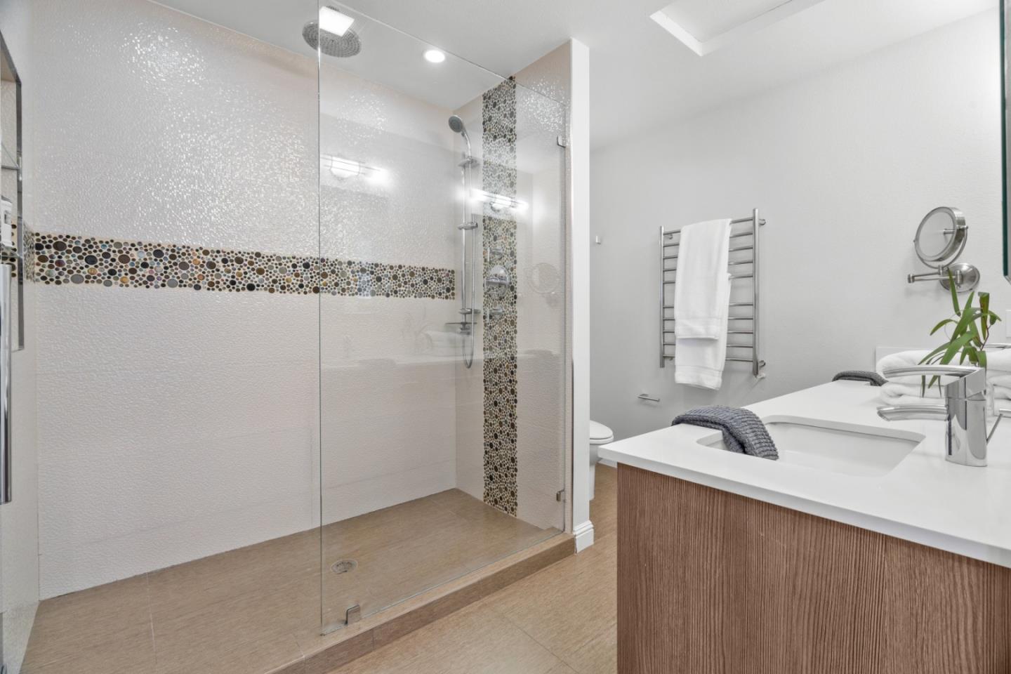 Detail Gallery Image 23 of 37 For 1214 North Rd, Belmont,  CA 94002 - 3 Beds | 3 Baths