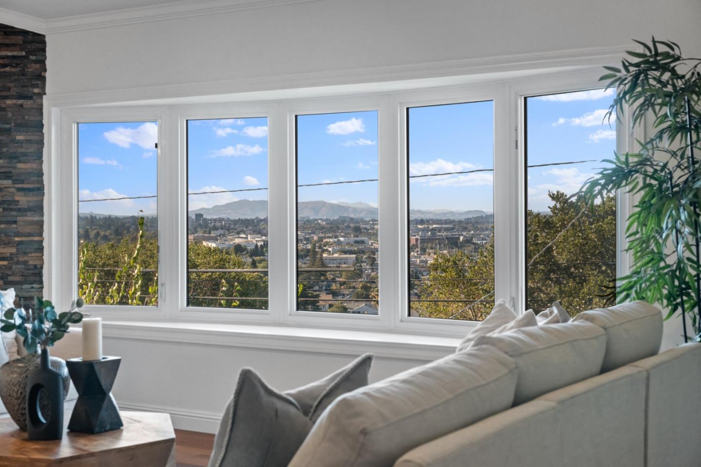 Detail Gallery Image 4 of 37 For 1214 North Rd, Belmont,  CA 94002 - 3 Beds | 3 Baths