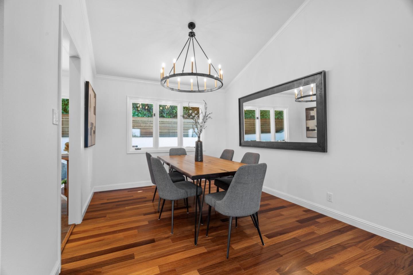 Detail Gallery Image 8 of 37 For 1214 North Rd, Belmont,  CA 94002 - 3 Beds | 3 Baths