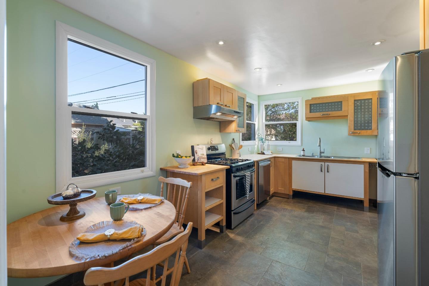 Detail Gallery Image 14 of 35 For 1080 8th Ave, Redwood City,  CA 94063 - 3 Beds | 1 Baths