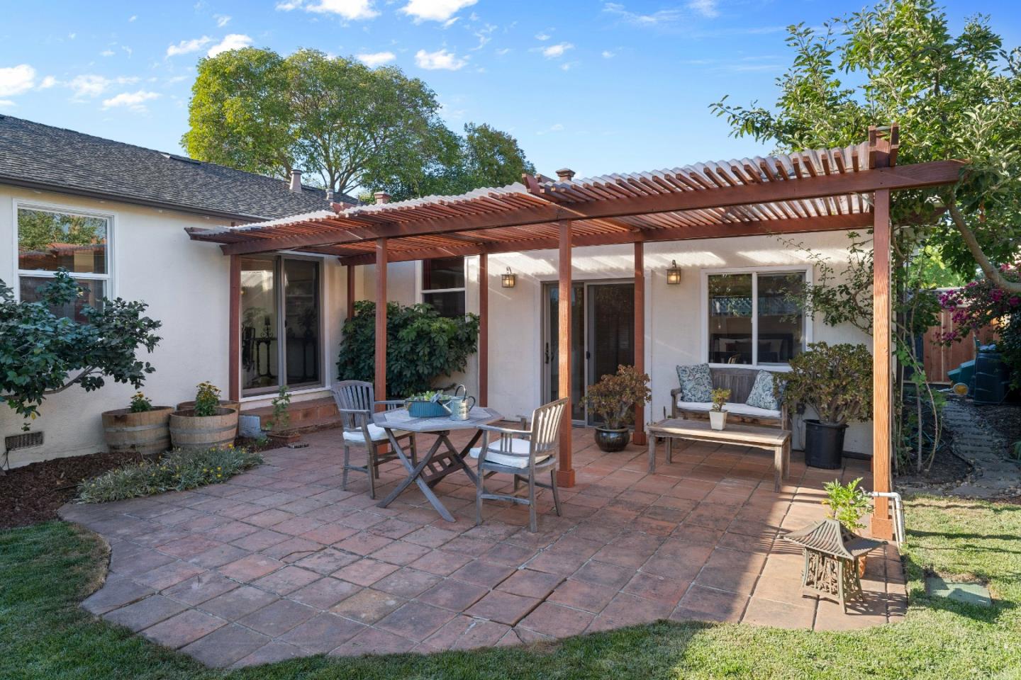 Detail Gallery Image 30 of 35 For 1080 8th Ave, Redwood City,  CA 94063 - 3 Beds | 1 Baths