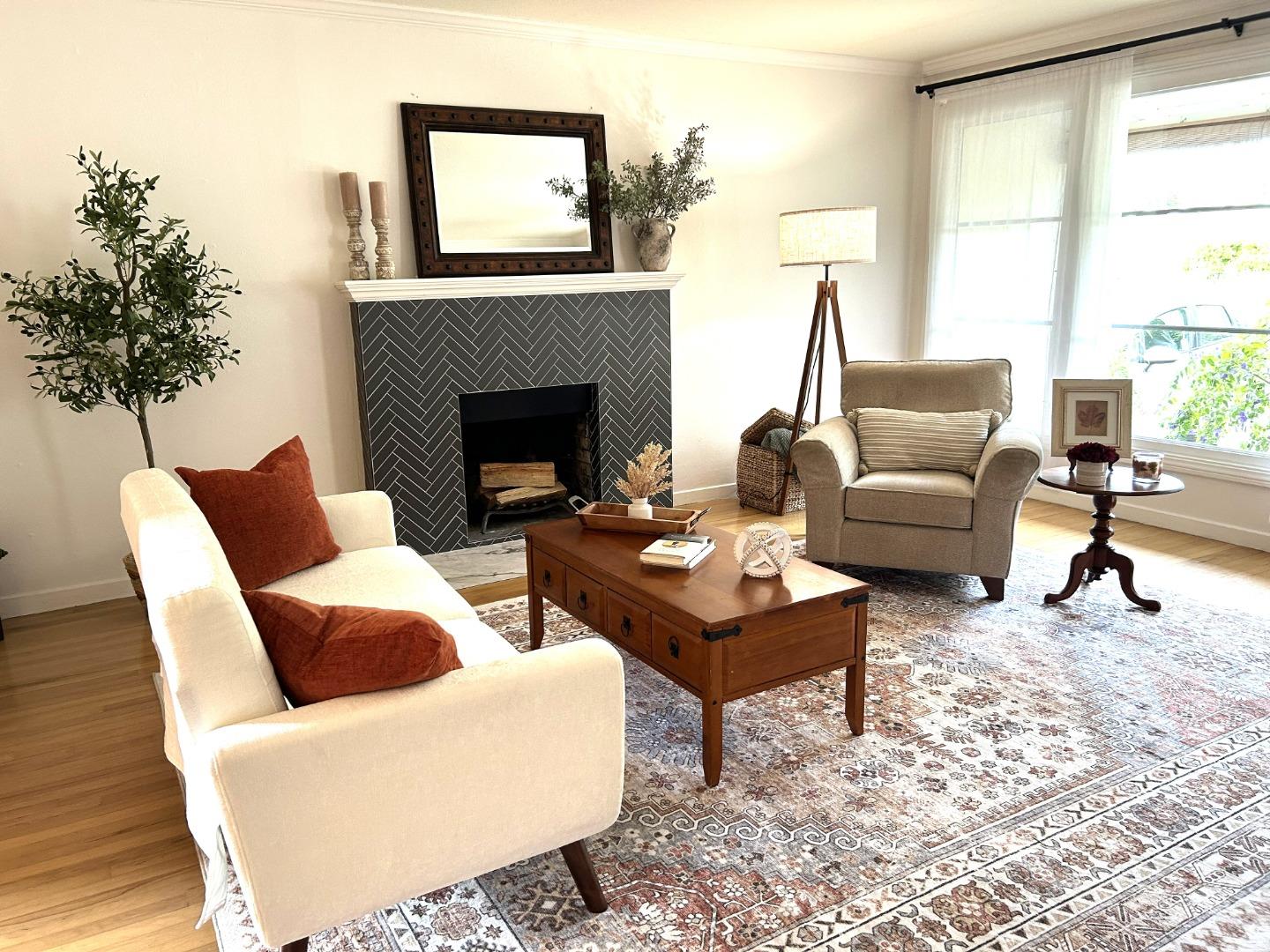 Detail Gallery Image 4 of 35 For 1080 8th Ave, Redwood City,  CA 94063 - 3 Beds | 1 Baths