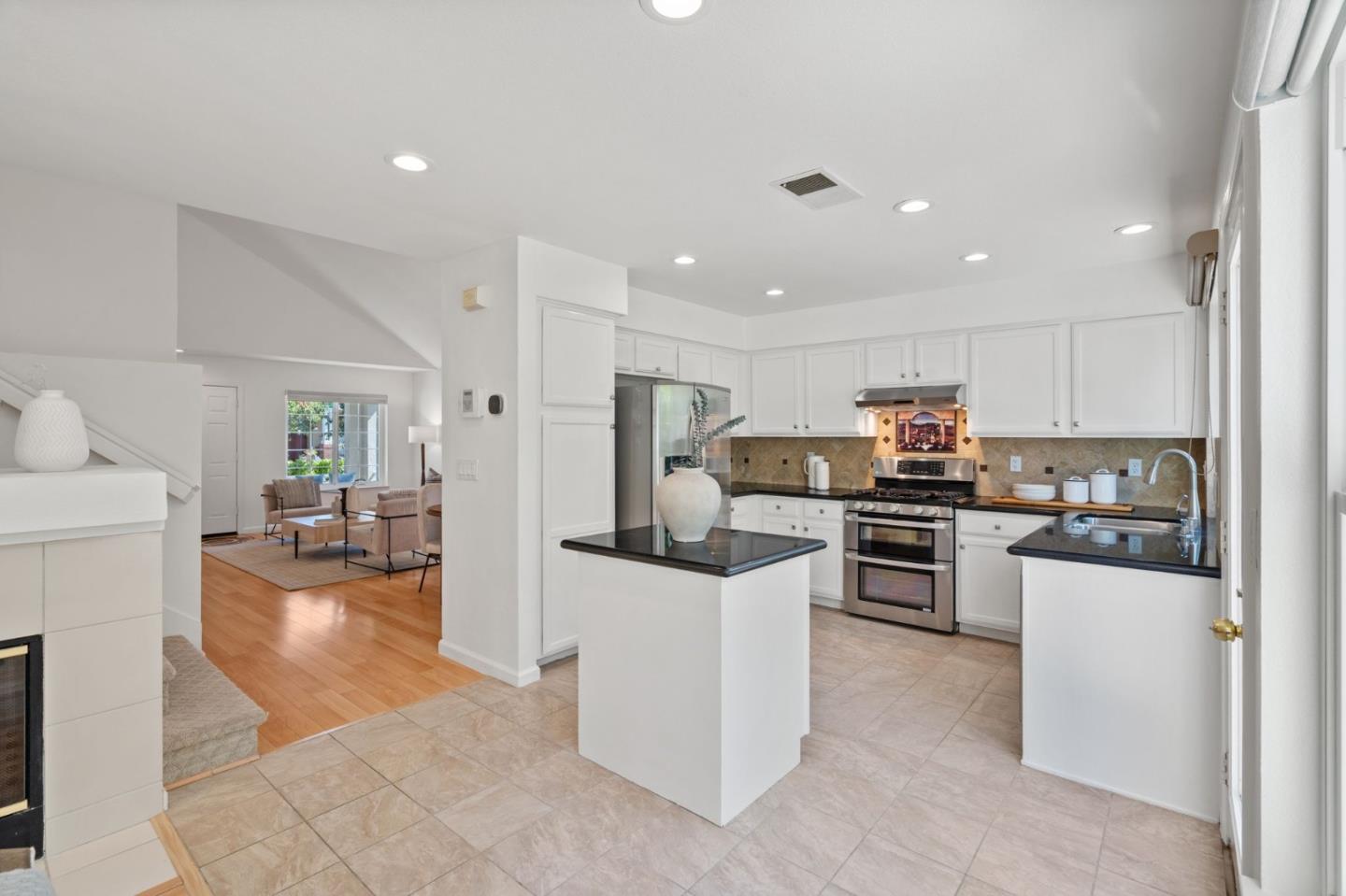 Detail Gallery Image 10 of 48 For 4261 Verdigris Cir, San Jose,  CA 95134 - 3 Beds | 2/1 Baths