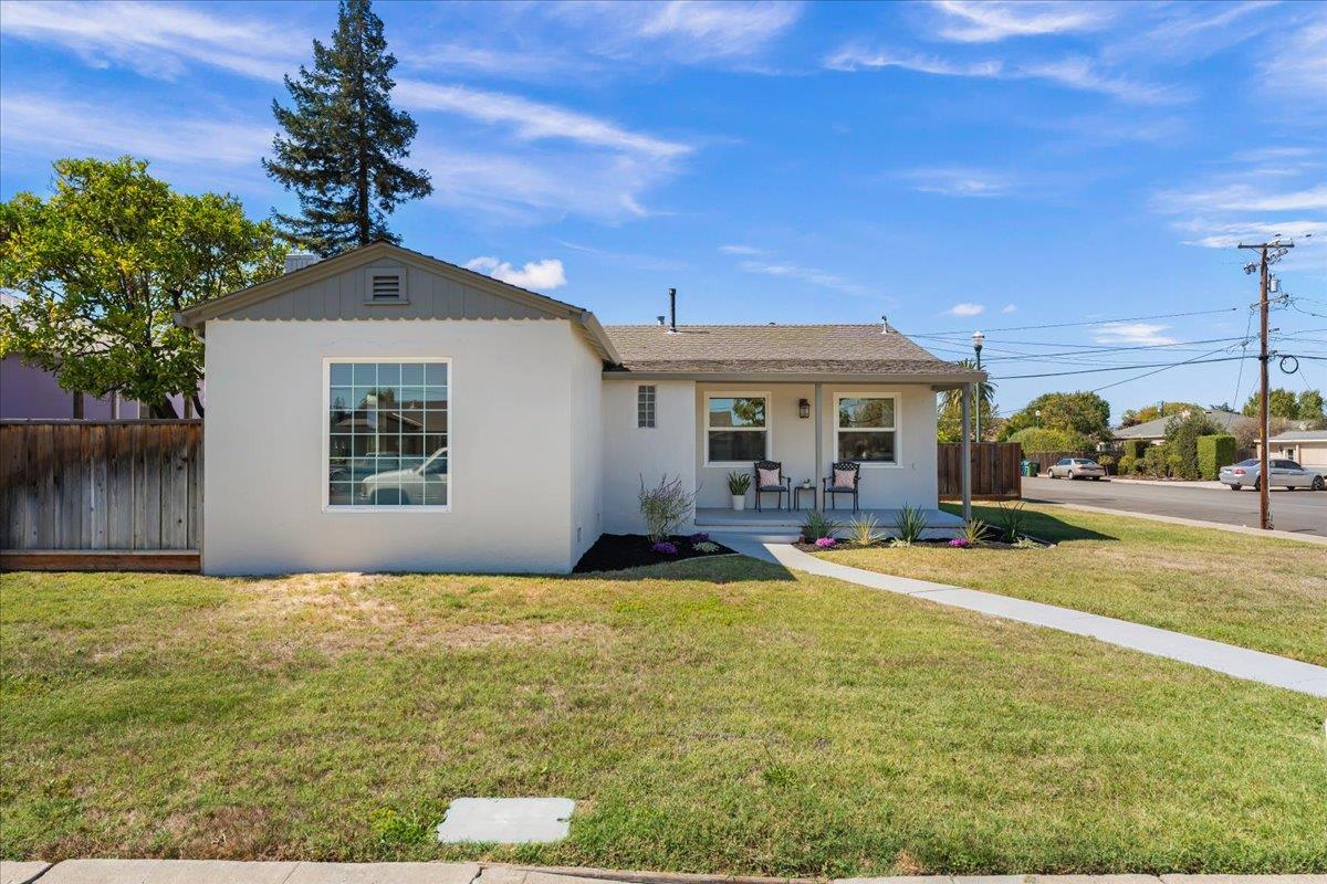 Detail Gallery Image 7 of 32 For 553 Irving Ave, San Jose,  CA 95128 - 3 Beds | 1 Baths