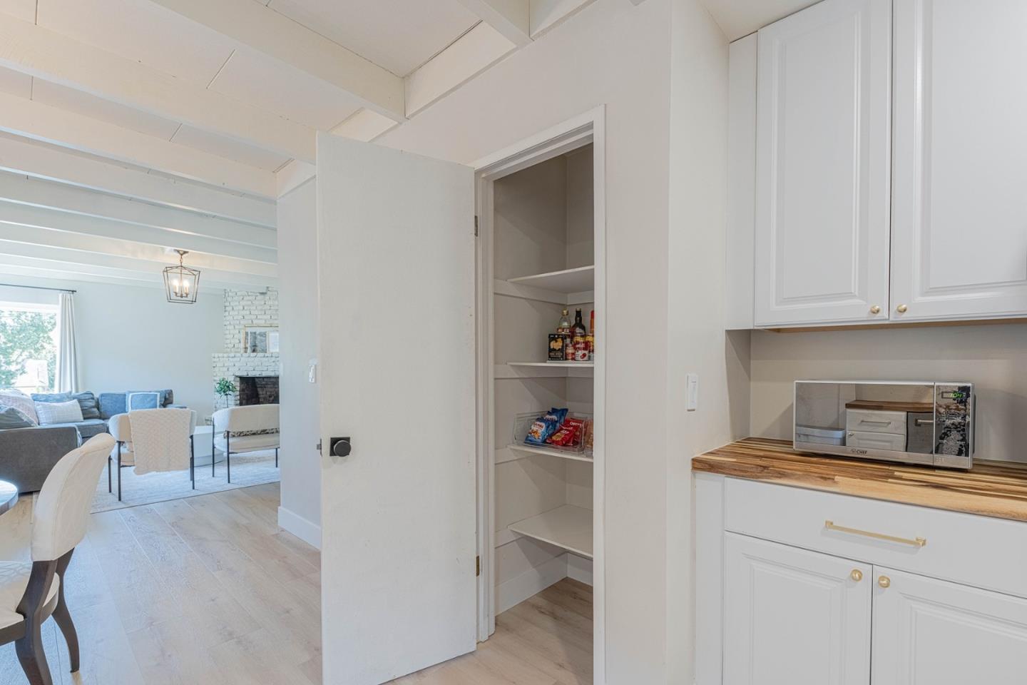 Detail Gallery Image 12 of 31 For 1056 Harrison St, Monterey,  CA 93940 - 4 Beds | 1/1 Baths