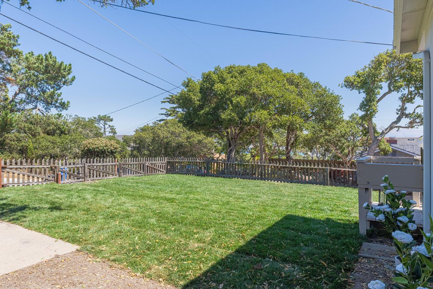 Detail Gallery Image 27 of 31 For 1056 Harrison St, Monterey,  CA 93940 - 4 Beds | 1/1 Baths