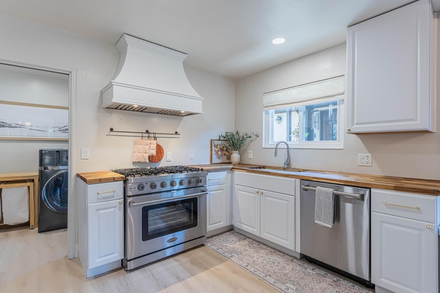 Detail Gallery Image 9 of 31 For 1056 Harrison St, Monterey,  CA 93940 - 4 Beds | 1/1 Baths