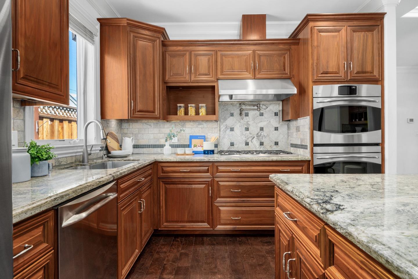 Detail Gallery Image 15 of 54 For 15571 Linda Ave, Los Gatos,  CA 95032 - 4 Beds | 2/1 Baths