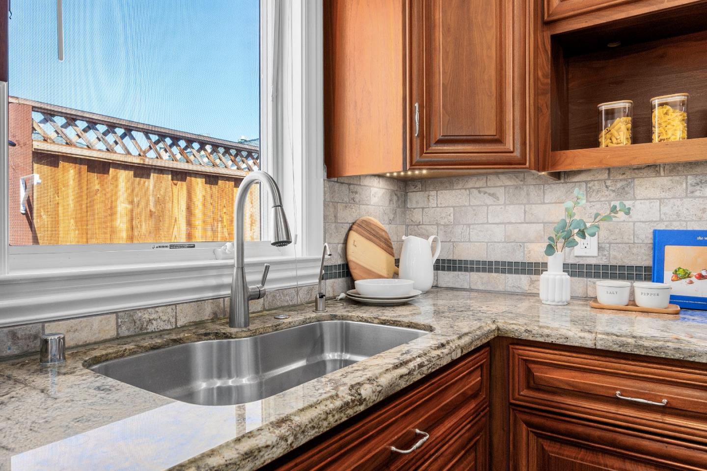 Detail Gallery Image 16 of 54 For 15571 Linda Ave, Los Gatos,  CA 95032 - 4 Beds | 2/1 Baths