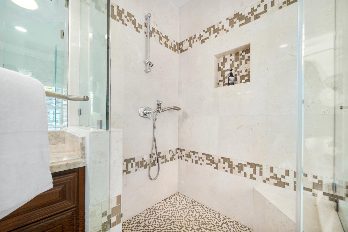 Detail Gallery Image 29 of 54 For 15571 Linda Ave, Los Gatos,  CA 95032 - 4 Beds | 2/1 Baths