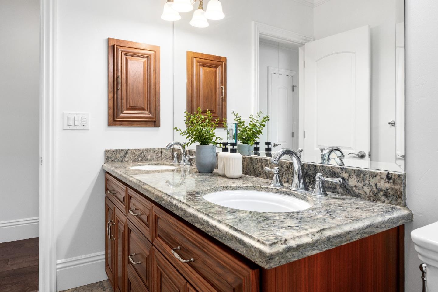 Detail Gallery Image 36 of 54 For 15571 Linda Ave, Los Gatos,  CA 95032 - 4 Beds | 2/1 Baths