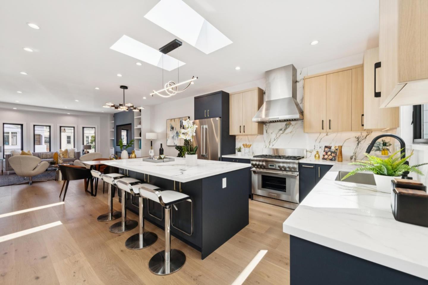 Detail Gallery Image 17 of 72 For 2363 31st Ave, San Francisco,  CA 94116 - 5 Beds | 4 Baths