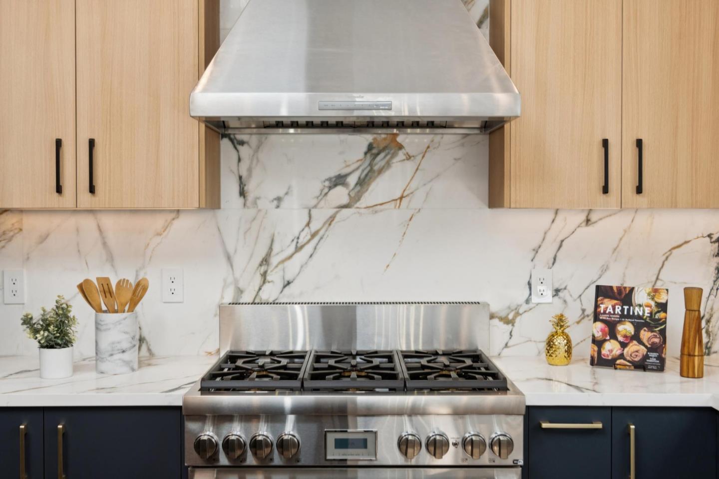 Detail Gallery Image 24 of 72 For 2363 31st Ave, San Francisco,  CA 94116 - 5 Beds | 4 Baths