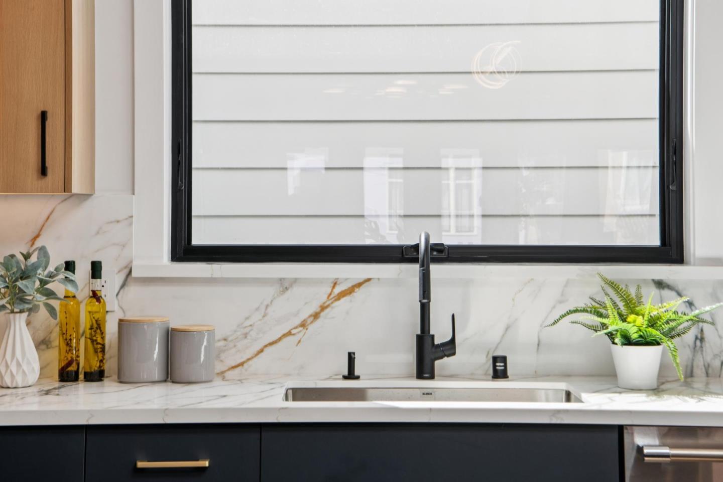 Detail Gallery Image 25 of 72 For 2363 31st Ave, San Francisco,  CA 94116 - 5 Beds | 4 Baths