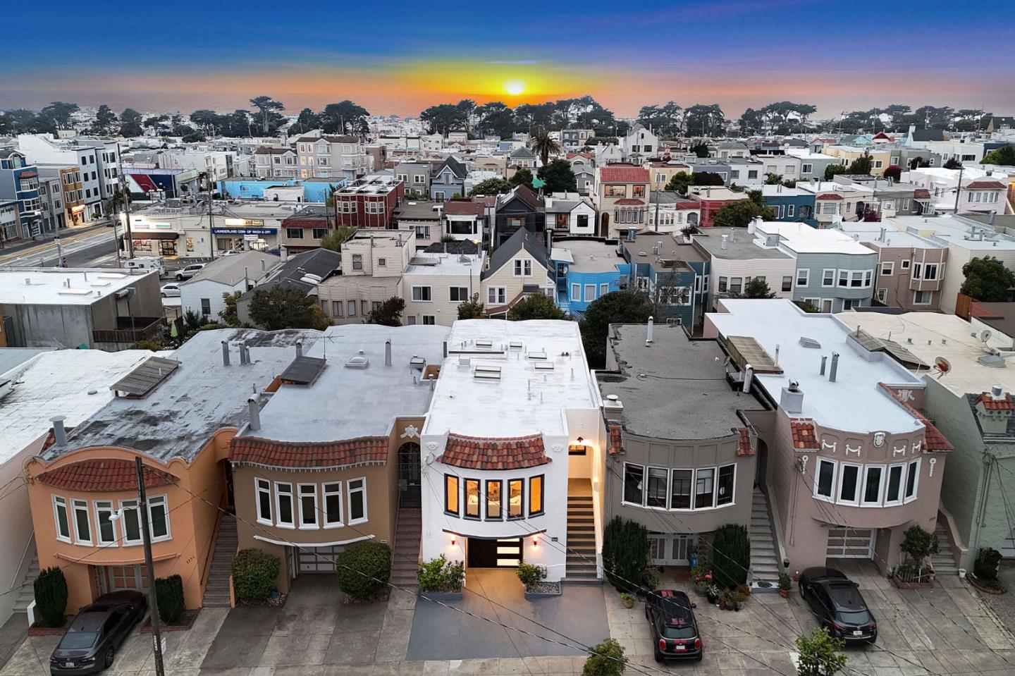 Detail Gallery Image 3 of 72 For 2363 31st Ave, San Francisco,  CA 94116 - 5 Beds | 4 Baths