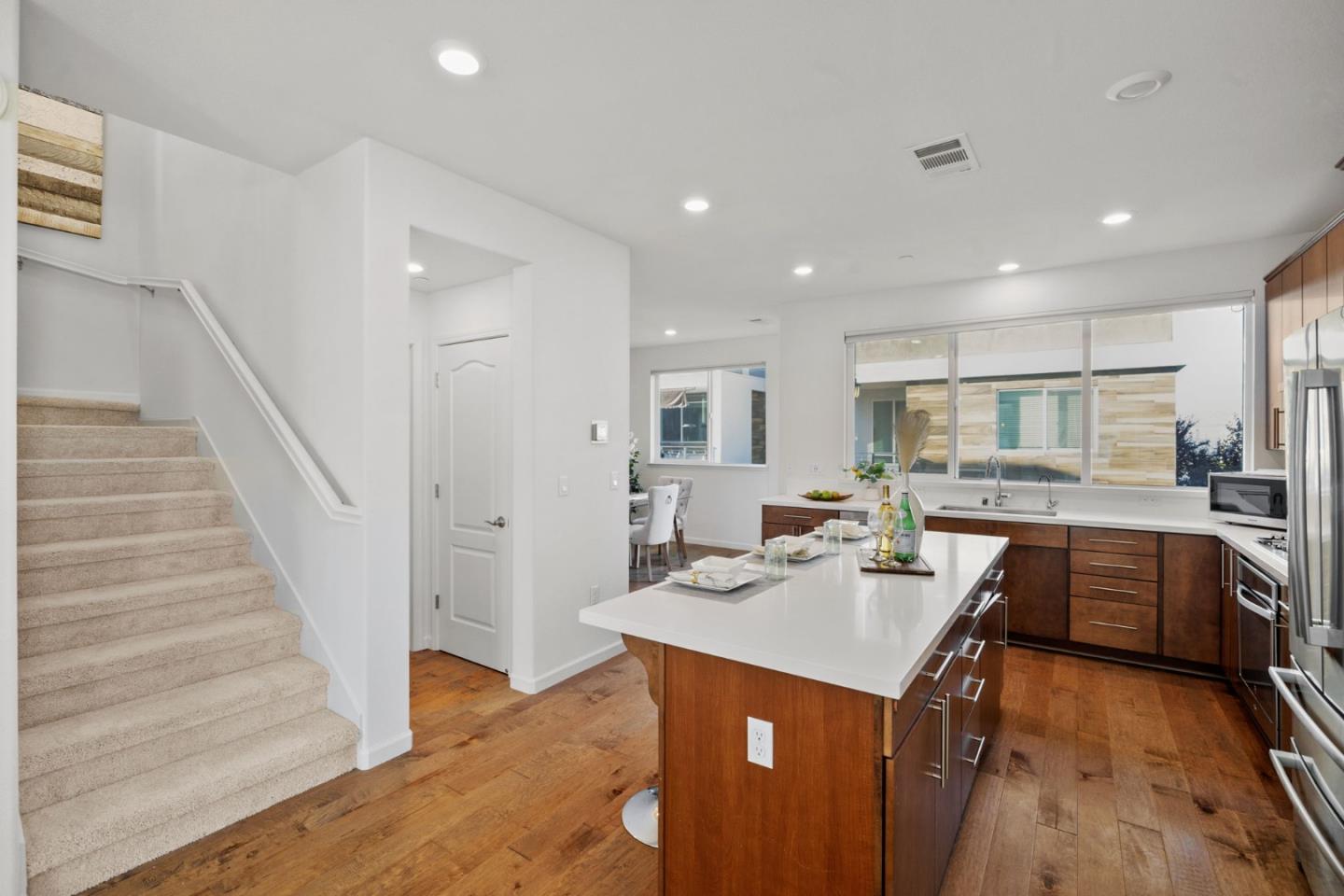 Detail Gallery Image 10 of 66 For 3005 Valley of Hearts Delight Pl, San Jose,  CA 95136 - 4 Beds | 3/1 Baths