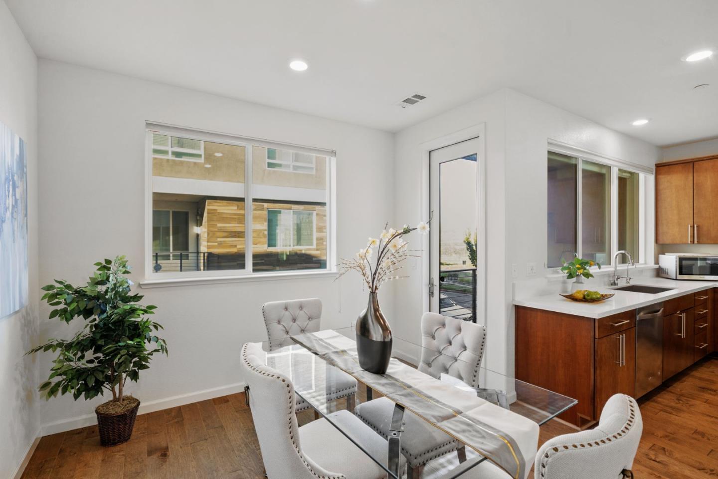 Detail Gallery Image 15 of 66 For 3005 Valley of Hearts Delight Pl, San Jose,  CA 95136 - 4 Beds | 3/1 Baths