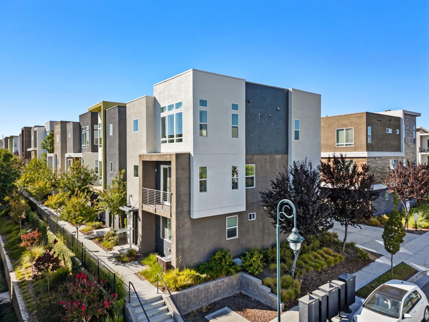 Detail Gallery Image 44 of 66 For 3005 Valley of Hearts Delight Pl, San Jose,  CA 95136 - 4 Beds | 3/1 Baths