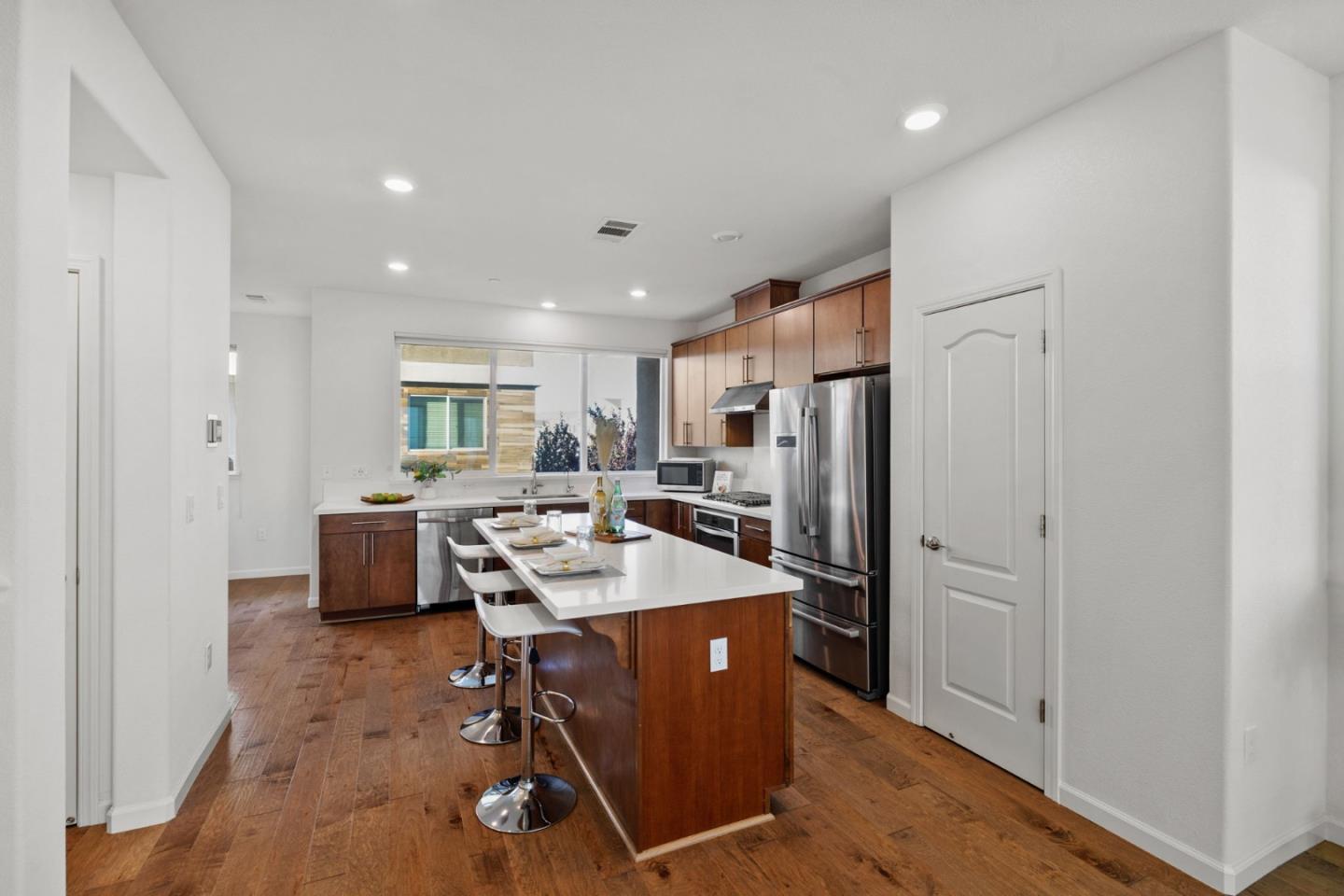 Detail Gallery Image 7 of 66 For 3005 Valley of Hearts Delight Pl, San Jose,  CA 95136 - 4 Beds | 3/1 Baths