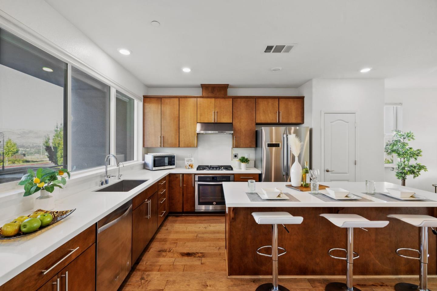 Detail Gallery Image 9 of 66 For 3005 Valley of Hearts Delight Pl, San Jose,  CA 95136 - 4 Beds | 3/1 Baths