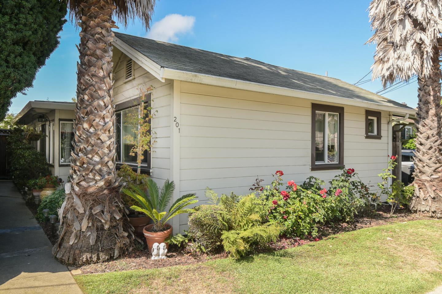 Detail Gallery Image 24 of 35 For 700 Howard Ave, Burlingame,  CA 94010 - 3 Beds | 1/1 Baths