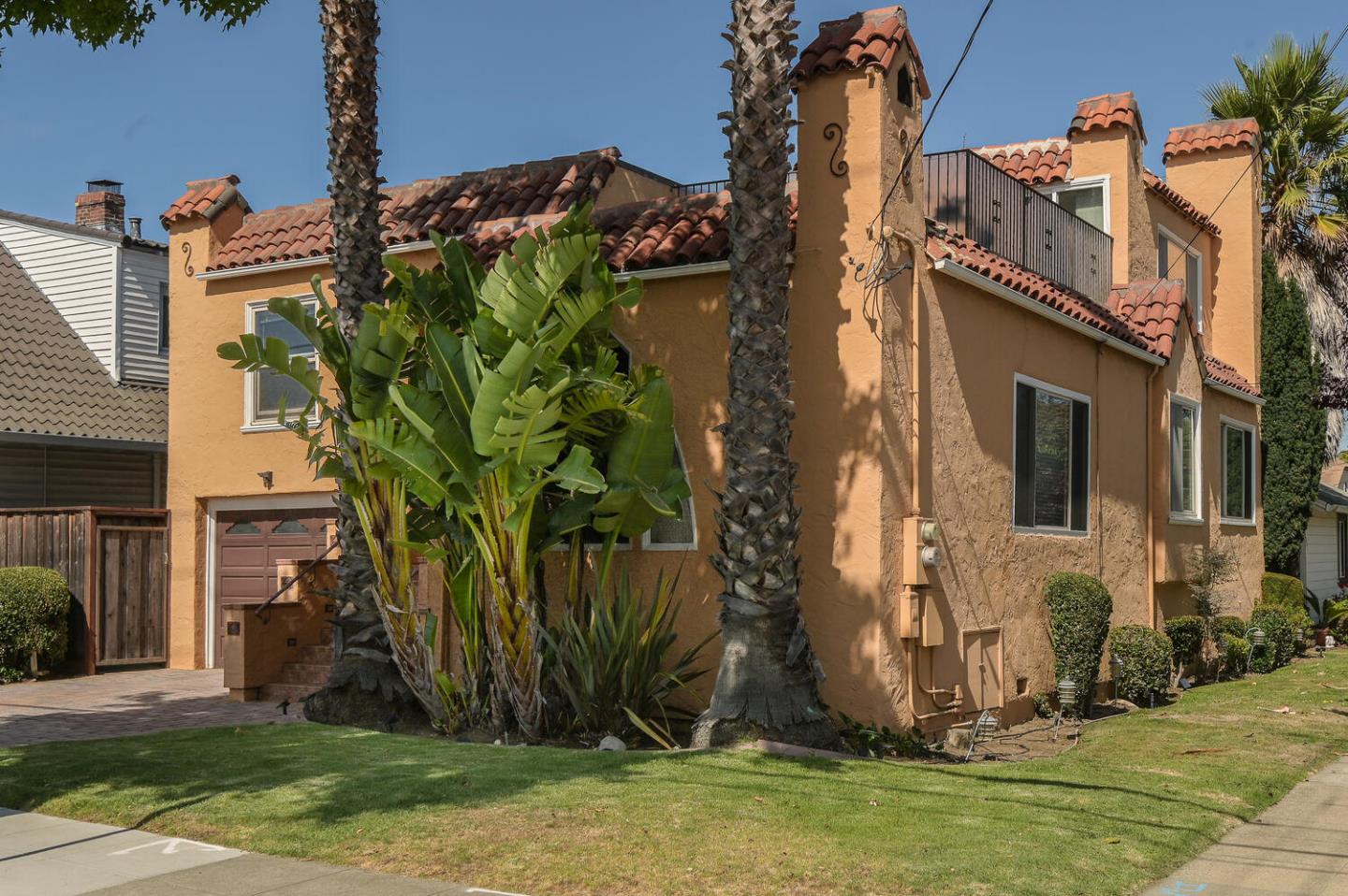 Detail Gallery Image 3 of 35 For 700 Howard Ave, Burlingame,  CA 94010 - 3 Beds | 1/1 Baths