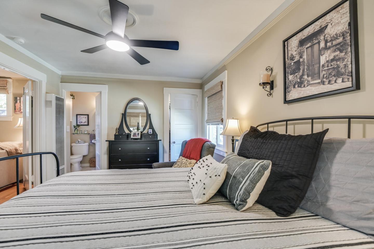 Detail Gallery Image 31 of 35 For 700 Howard Ave, Burlingame,  CA 94010 - 3 Beds | 1/1 Baths