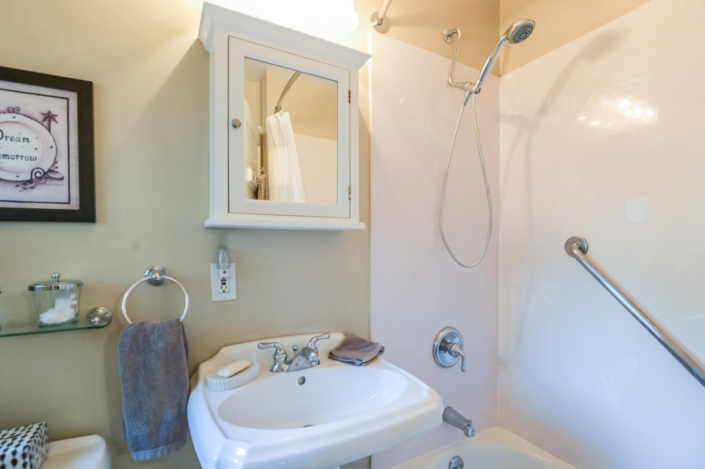 Detail Gallery Image 32 of 35 For 700 Howard Ave, Burlingame,  CA 94010 - 3 Beds | 1/1 Baths