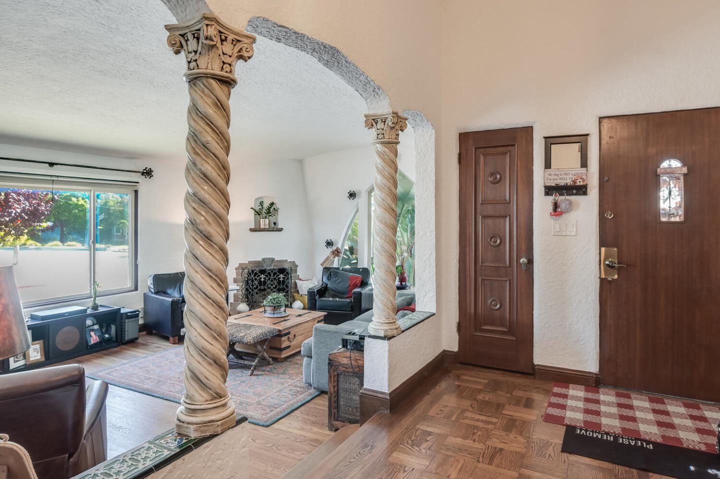 Detail Gallery Image 4 of 35 For 700 Howard Ave, Burlingame,  CA 94010 - 3 Beds | 1/1 Baths