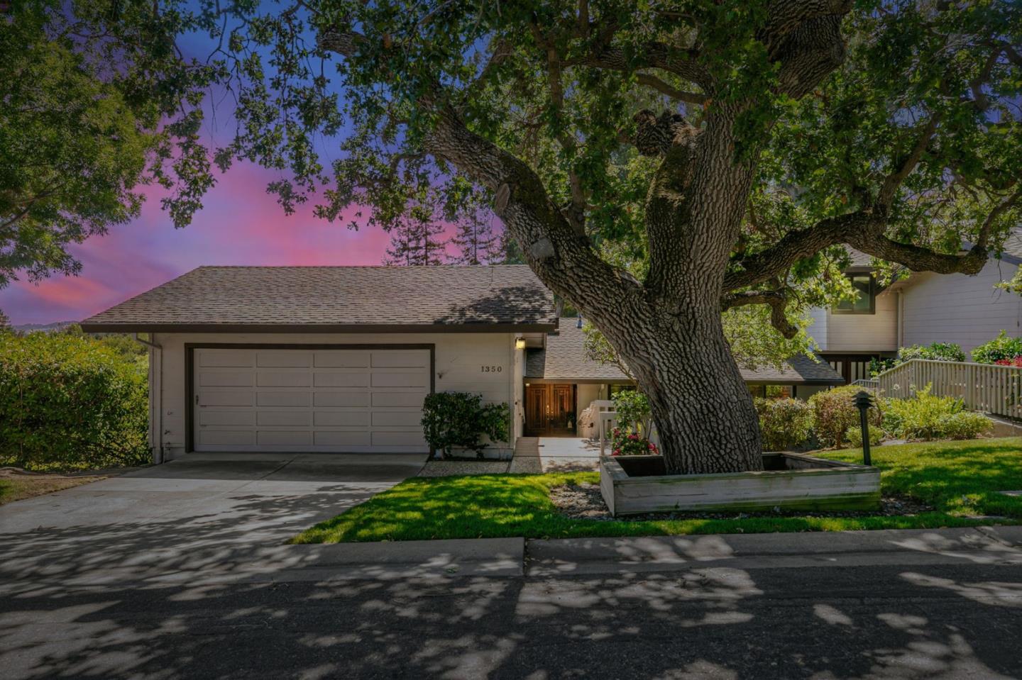 Detail Gallery Image 1 of 42 For 1350 Trinity Dr, Menlo Park,  CA 94025 - 3 Beds | 2/1 Baths