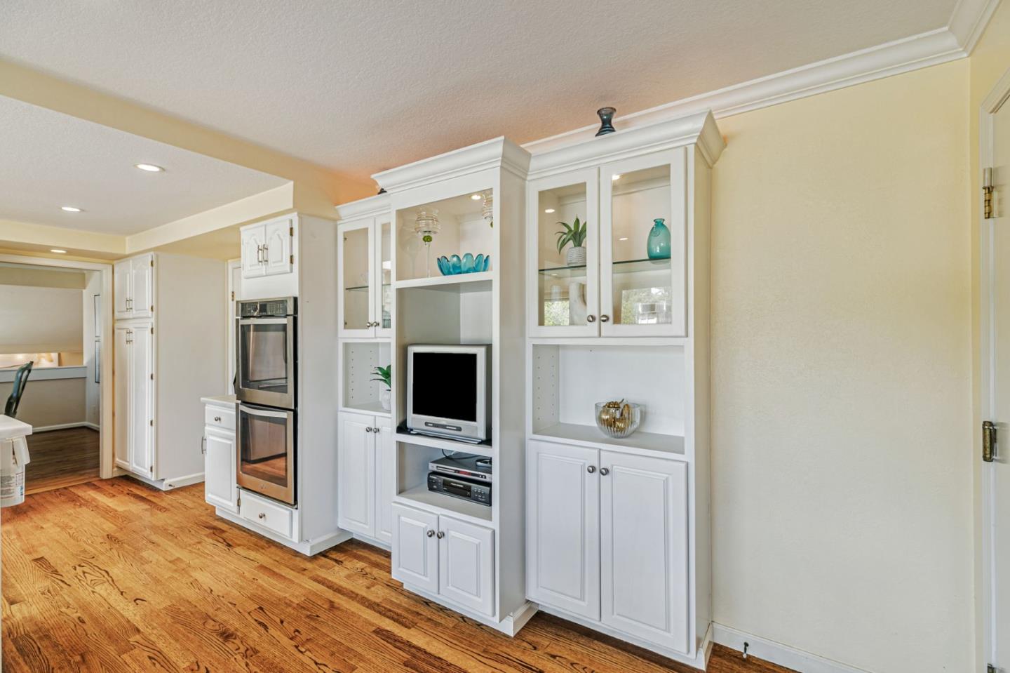 Detail Gallery Image 11 of 42 For 1350 Trinity Dr, Menlo Park,  CA 94025 - 3 Beds | 2/1 Baths