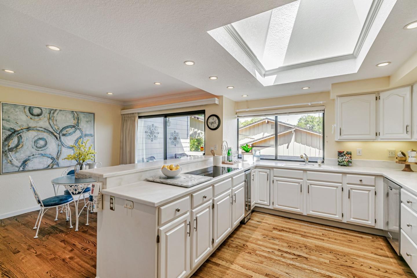 Detail Gallery Image 12 of 42 For 1350 Trinity Dr, Menlo Park,  CA 94025 - 3 Beds | 2/1 Baths