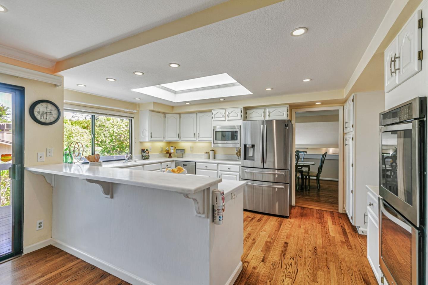 Detail Gallery Image 14 of 42 For 1350 Trinity Dr, Menlo Park,  CA 94025 - 3 Beds | 2/1 Baths