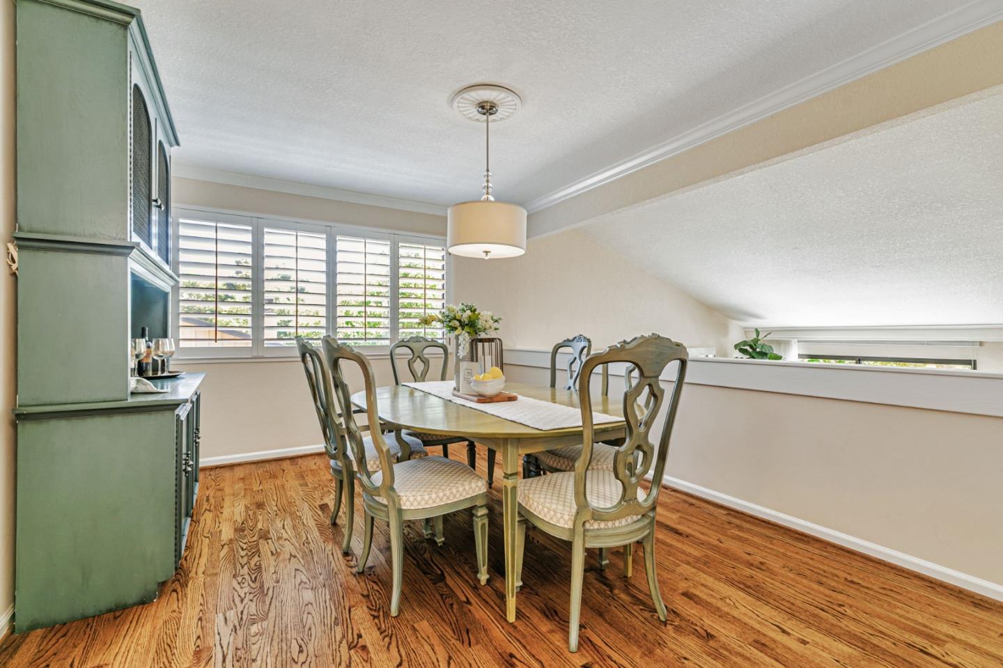 Detail Gallery Image 16 of 42 For 1350 Trinity Dr, Menlo Park,  CA 94025 - 3 Beds | 2/1 Baths