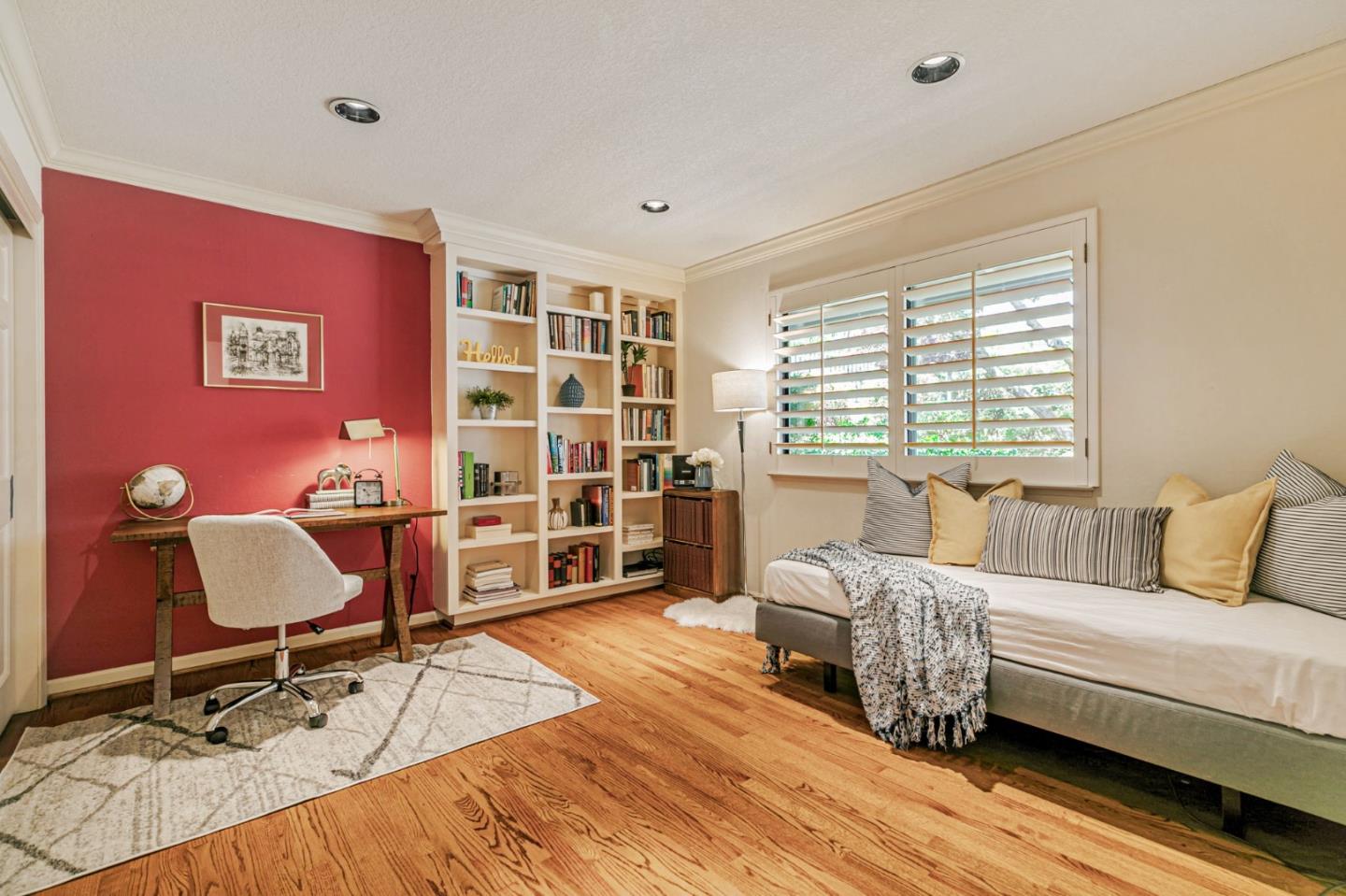 Detail Gallery Image 19 of 42 For 1350 Trinity Dr, Menlo Park,  CA 94025 - 3 Beds | 2/1 Baths