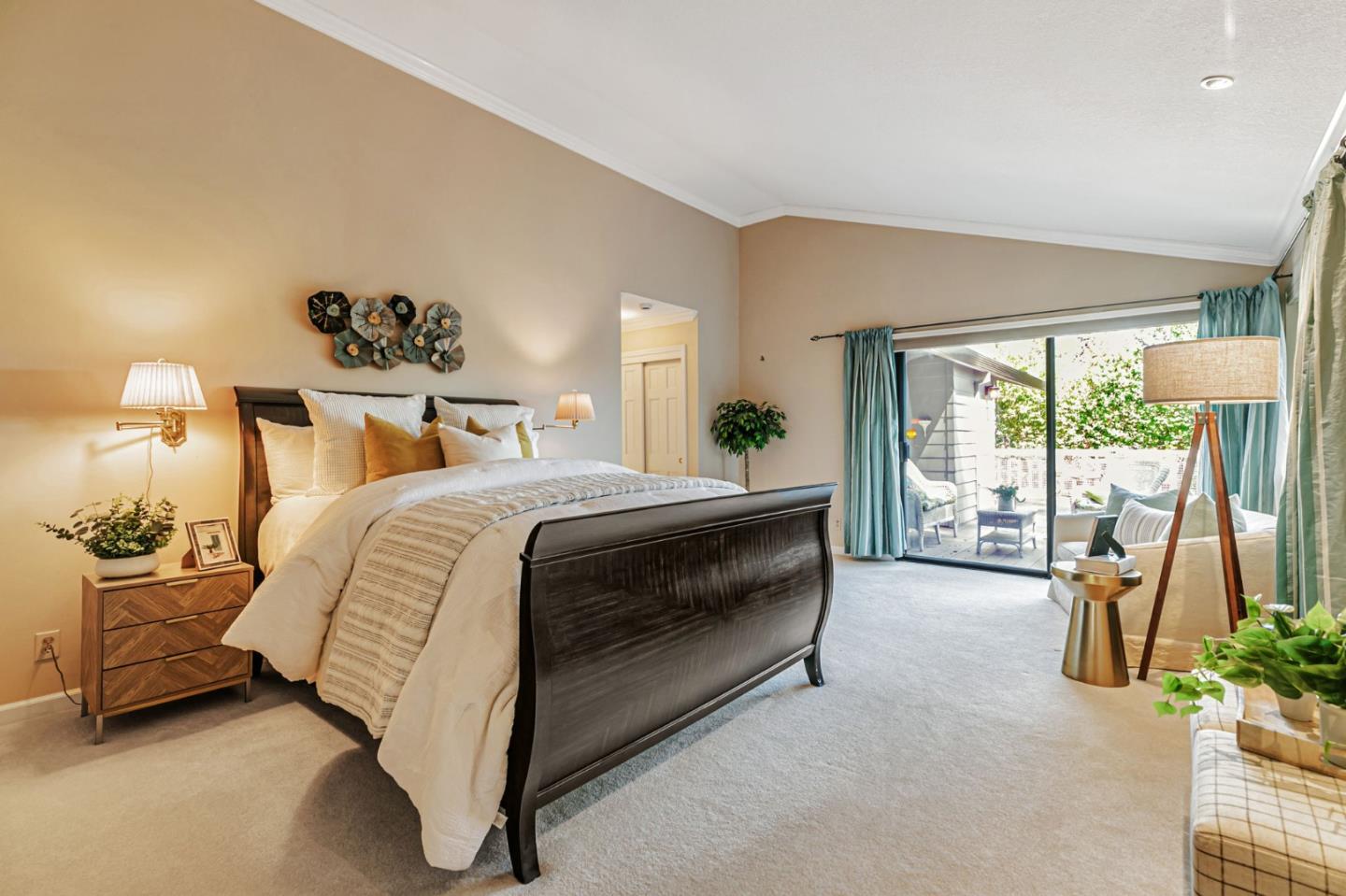 Detail Gallery Image 25 of 42 For 1350 Trinity Dr, Menlo Park,  CA 94025 - 3 Beds | 2/1 Baths