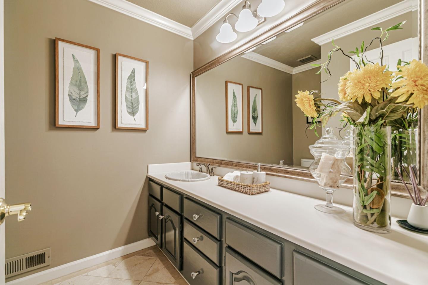 Detail Gallery Image 26 of 42 For 1350 Trinity Dr, Menlo Park,  CA 94025 - 3 Beds | 2/1 Baths