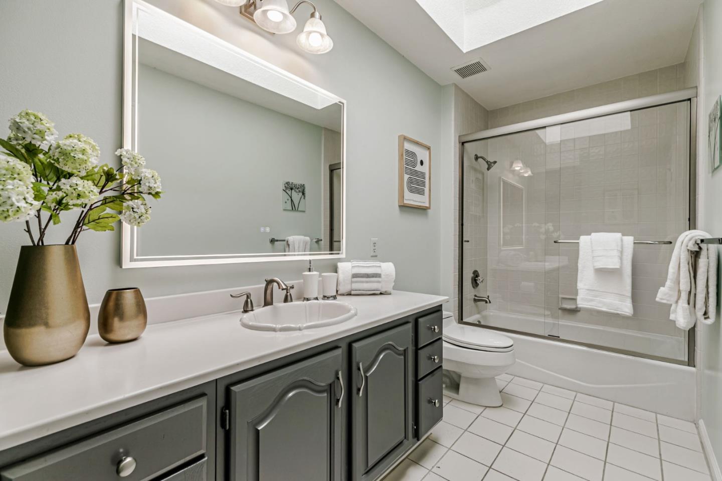 Detail Gallery Image 28 of 42 For 1350 Trinity Dr, Menlo Park,  CA 94025 - 3 Beds | 2/1 Baths