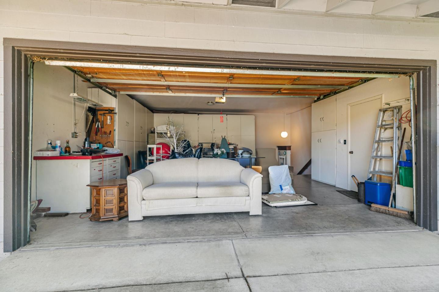 Detail Gallery Image 33 of 42 For 1350 Trinity Dr, Menlo Park,  CA 94025 - 3 Beds | 2/1 Baths