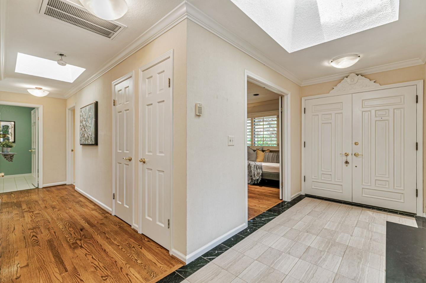 Detail Gallery Image 6 of 42 For 1350 Trinity Dr, Menlo Park,  CA 94025 - 3 Beds | 2/1 Baths