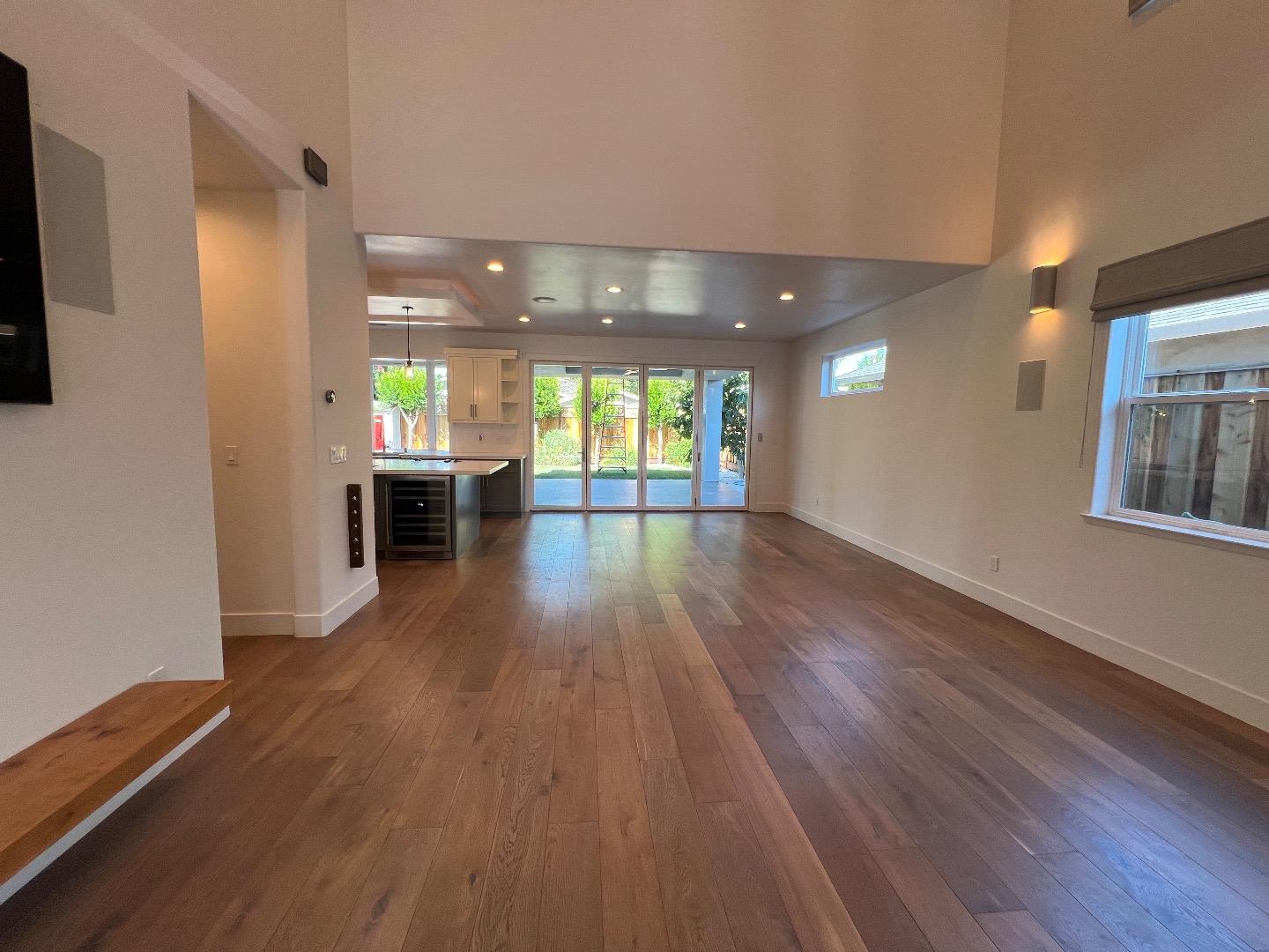 Detail Gallery Image 3 of 17 For 1934 Ellen Ave, San Jose,  CA 95125 - 3 Beds | 3 Baths